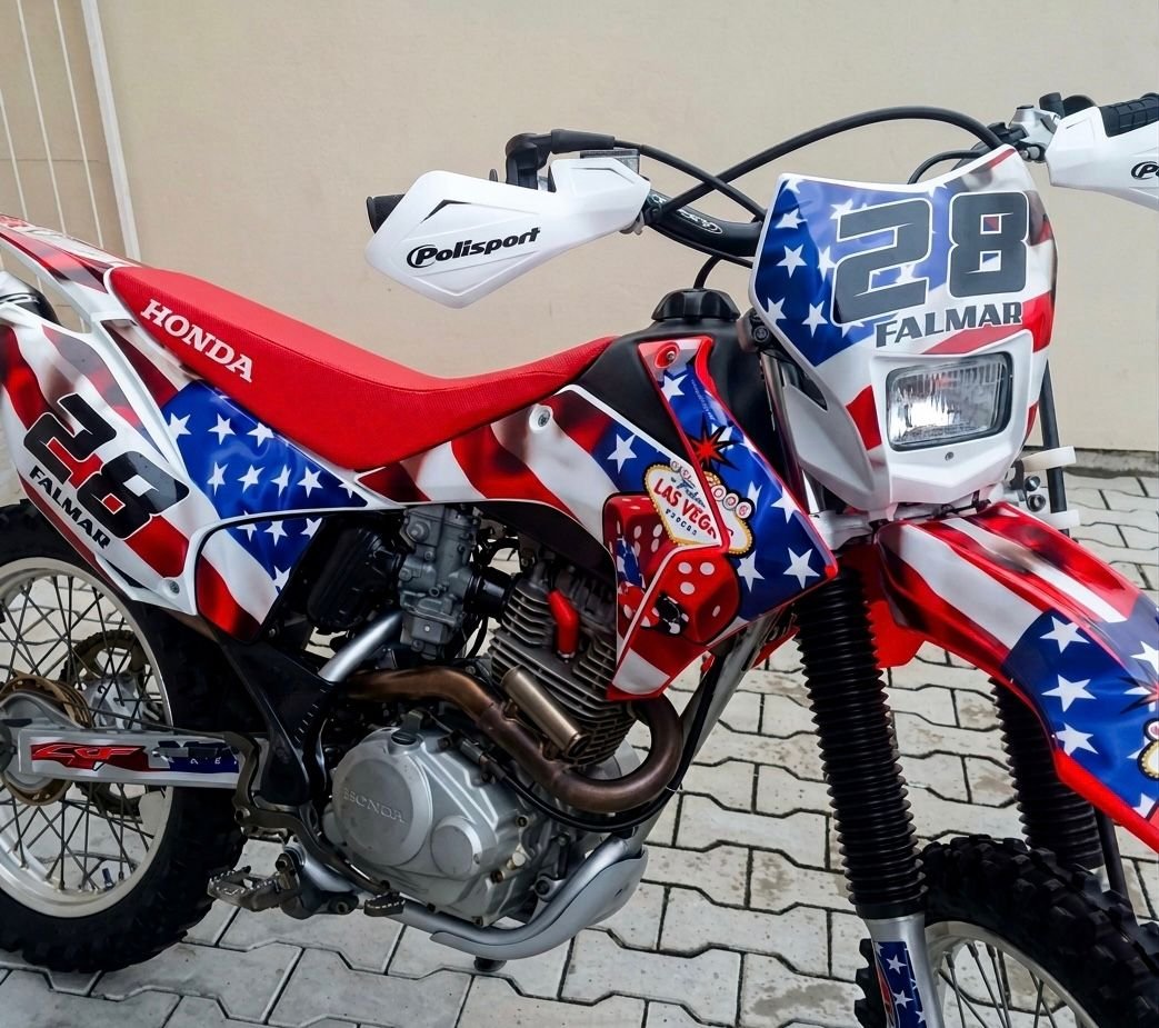CRF 230F com kit gráfico Falmar